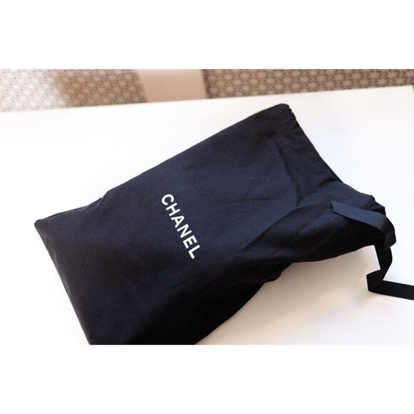 CHANEL Black Leather Interlocking CC Logo Pin Round Toe High Heel Pumps (IT38) - Picture 8 of 8